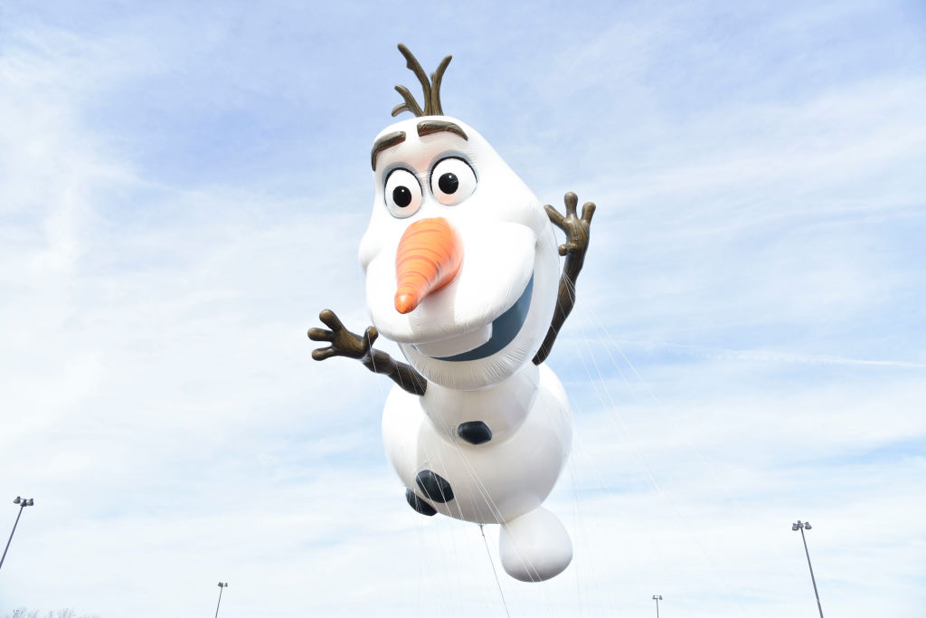 EAST RUTHERFORD, NJ - NOVEMBER 04:  Olaf from Disney's Frozen debuts as a giant balloon during Macy...