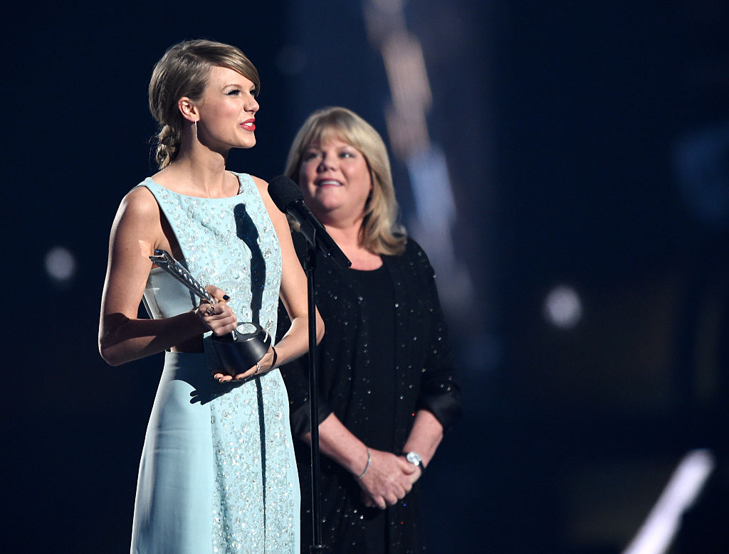 ARLINGTON, TX - APRIL 19:  Honoree Taylor Swift (L) accepts the Milestone Award from Andrea Swift o...