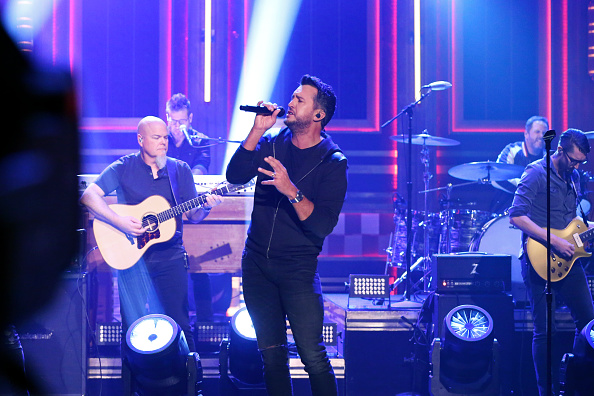 THE TONIGHT SHOW STARRING JIMMY FALLON -- Episode 1144 -- Pictured: Musical guest Luke Bryan perfor...