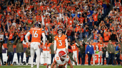 DENVER, COLORADO - NOVEMBER 16: Wil Lutz #3 of the Denver Broncos celebrates a field goal against t...