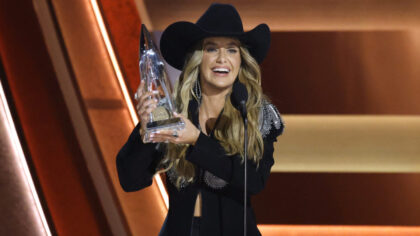 NASHVILLE, TENNESSEE - NOVEMBER 19: EDITORIAL USE ONLY Lainey Wilson accepts the Female Vocalist of...