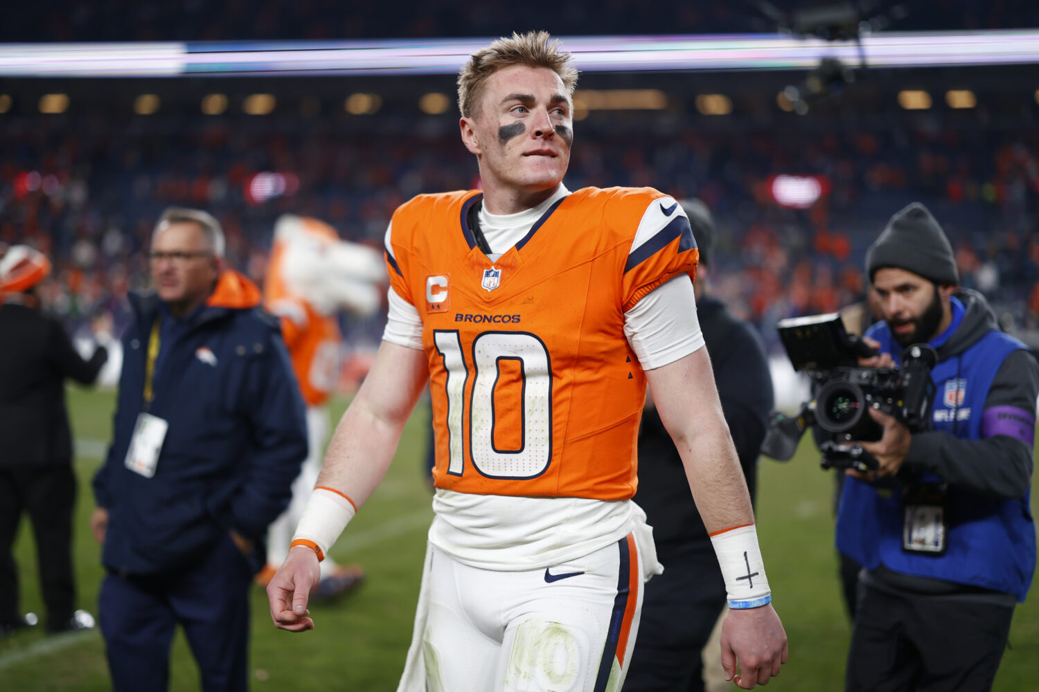 DENVER, COLORADO - JANUARY 17: Bo Nix #10 of the Denver Broncos celebrates after defeating the Buff...