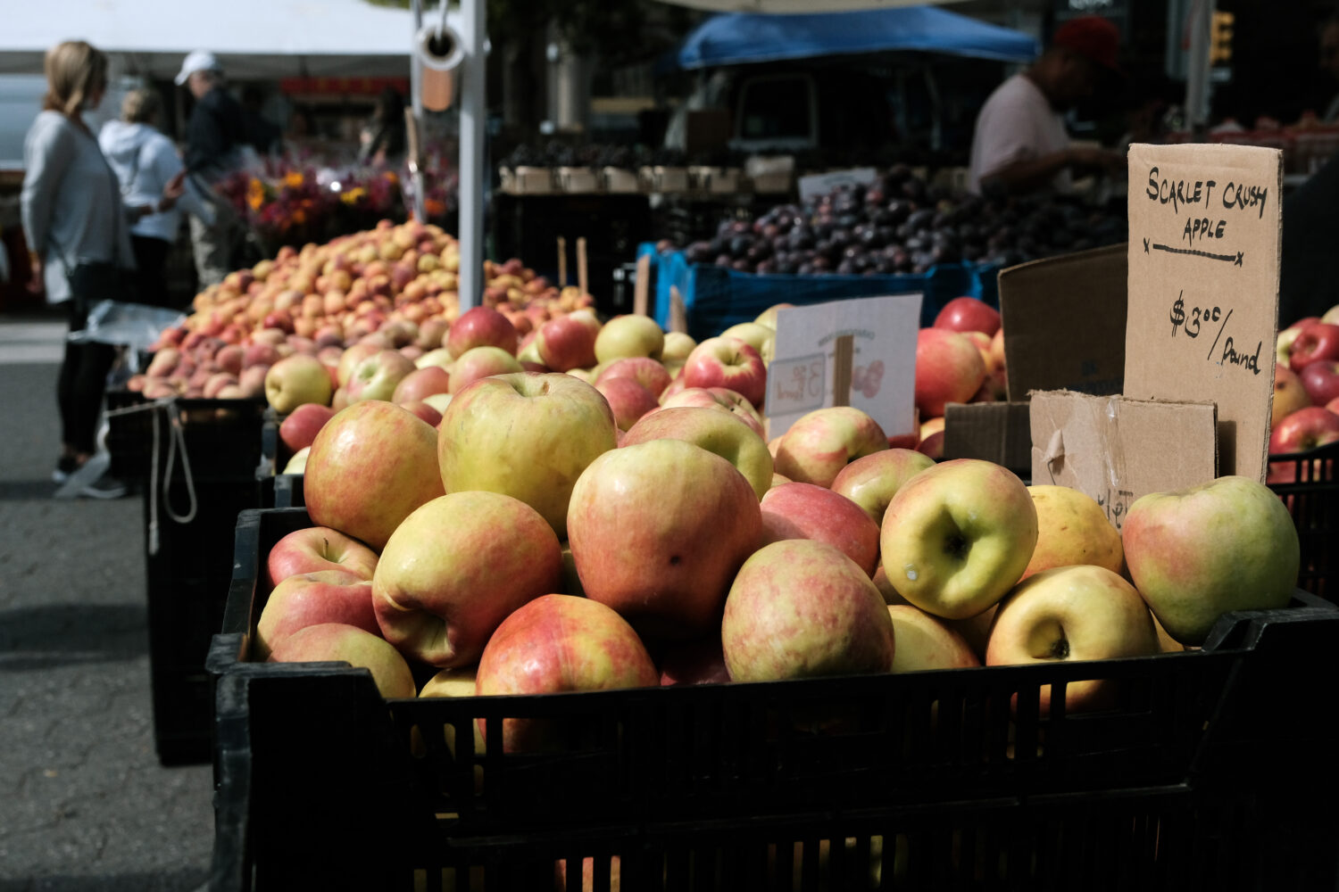 NEW YORK, NEW YORK - SEPTEMBER 29: People shop for fresh produce in a farmers market in Manhattan o...