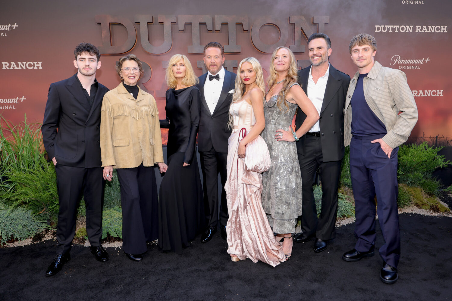 NEW YORK, NEW YORK - MAY 12: (L-R) Finn Little, Annette Bening, Kelly Reilly, Cole Hauser, Natalie ...